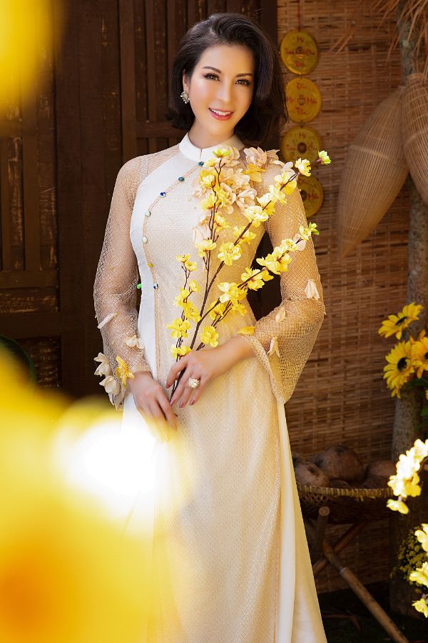 Mc Thanh Mai Ao Dai Tet (11)