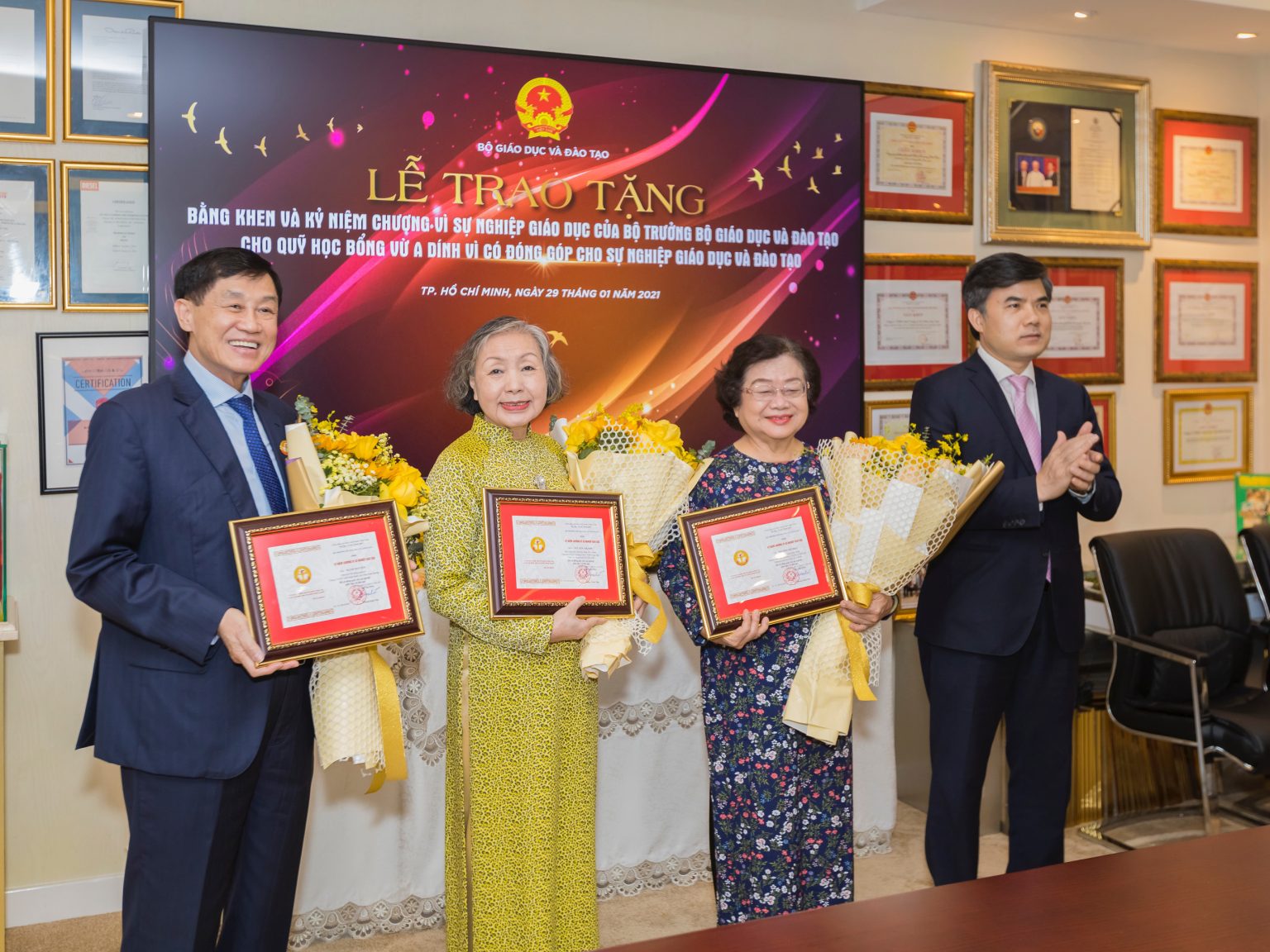 Ba Guong Mat Tieu Bieu Nhan Bang Khen 1536x1152 1 1