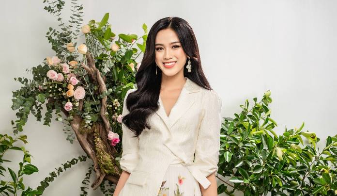 Một Trong Những điểm Nhấn Khiến Đỗ Thị Hà Mê Hoặc Chính Là Họa Tiết Hoa Phù Dung