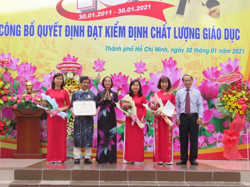 Ee07e1d2a442541c0d53