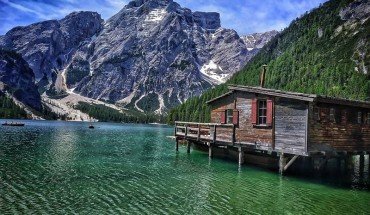 Man Nhan Voi Lan Nuoc Trong Veo Tai Ho Prags Vien Ngoc Quy Cua Day Alps Ivivu 1 370x215 1