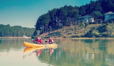 Top 5 Resort Ben Ho Tuyen Lam Dep Nhu Y Trong Dip Tet Am Lich 2021 Ivivu 1 370x215 1