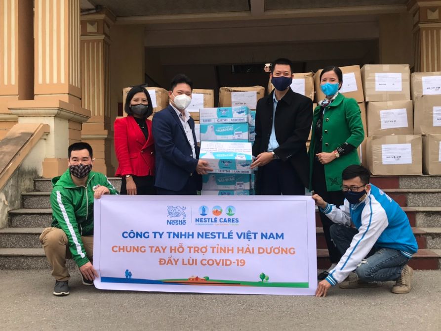 Đại Diện Nestlé Trao Tặng Sản Phẩm Tại Ubnd Huyện Nam Sách, Hải Dương