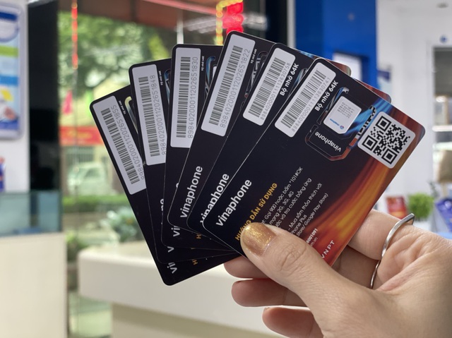 Khach Hang Can So Huu Sim 4 G Moi Trong Tay Truoc Khi Thuc Hien Doi Sim Voi Su Tro Giup Cua Nhan Vien Vina Phone 1617645513791 1