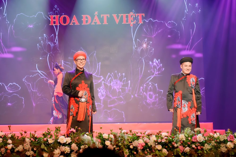 20 2 NTK Việt Hùng mang BST Hoa đất Việt lên sân khấu Hội tụ tinh hoa nghệ thuật Việt