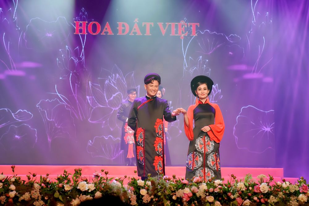 21 2 NTK Việt Hùng mang BST Hoa đất Việt lên sân khấu Hội tụ tinh hoa nghệ thuật Việt