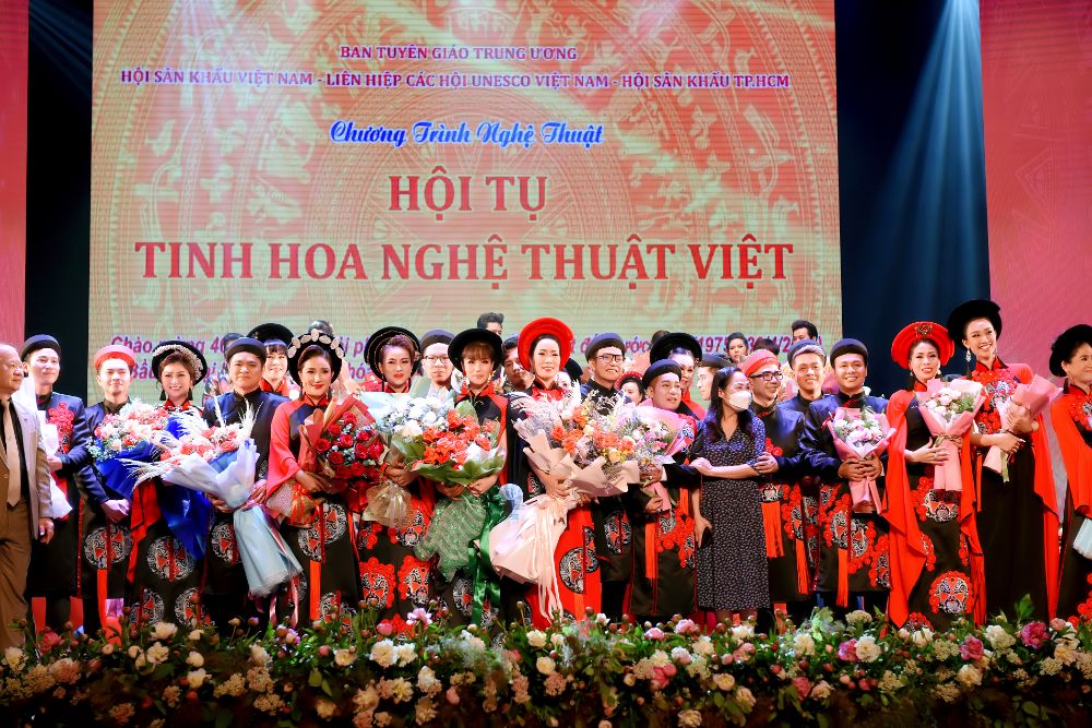 26 1 NTK Việt Hùng mang BST Hoa đất Việt lên sân khấu Hội tụ tinh hoa nghệ thuật Việt