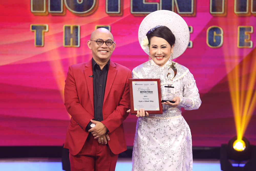 Nghe Si Thanh Hang Nhan Ky Niem Chuong 1