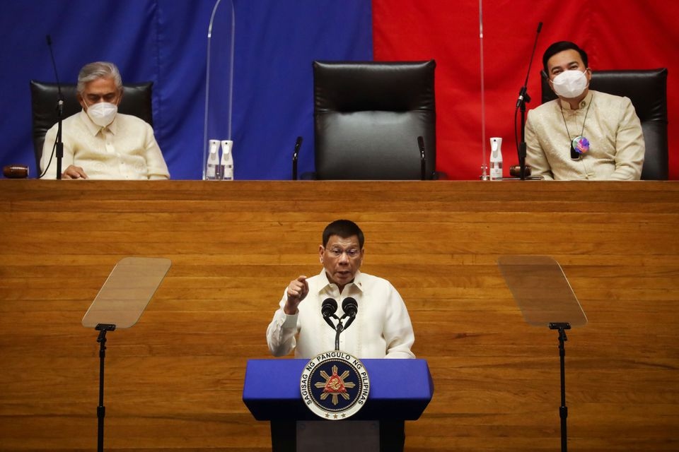4227 07.27 Tyng Thyng Philippines Rodrigo Duterte Trinh Bay Thong Yiyp Quyc Gia Cuyi Cung Trong Nhiym Ky Cya Minh Ngay 26.7 Tyi Toa Nha Quyc Hyi Philippines. Nguyn Reuters 1