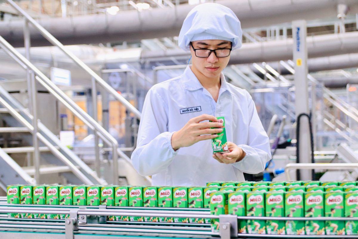 Nha May Nestle Bong Sen Uu Tien Trang Bi Va Phat Trien Cac Ky Nang Can Thiet Cho Doi Ngu Nhan Vien De Tiep Can Va Lam Chu Cong Nghe 1 1