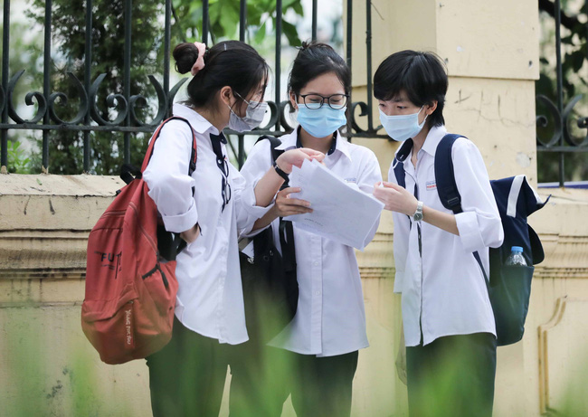 Vnapotalhanoithisinhhoanthanhngaythidautiencuakythitotnghiepthptnam20211657292115543771 1625652578782741145325 1