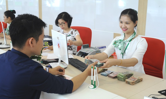 2003312327 Phia Sau Nhung Nu Cuoi Cua Chuyen Vien Dich Vu Khach Hang La Ap Luc Cong Viec Vo Cung Lon 1