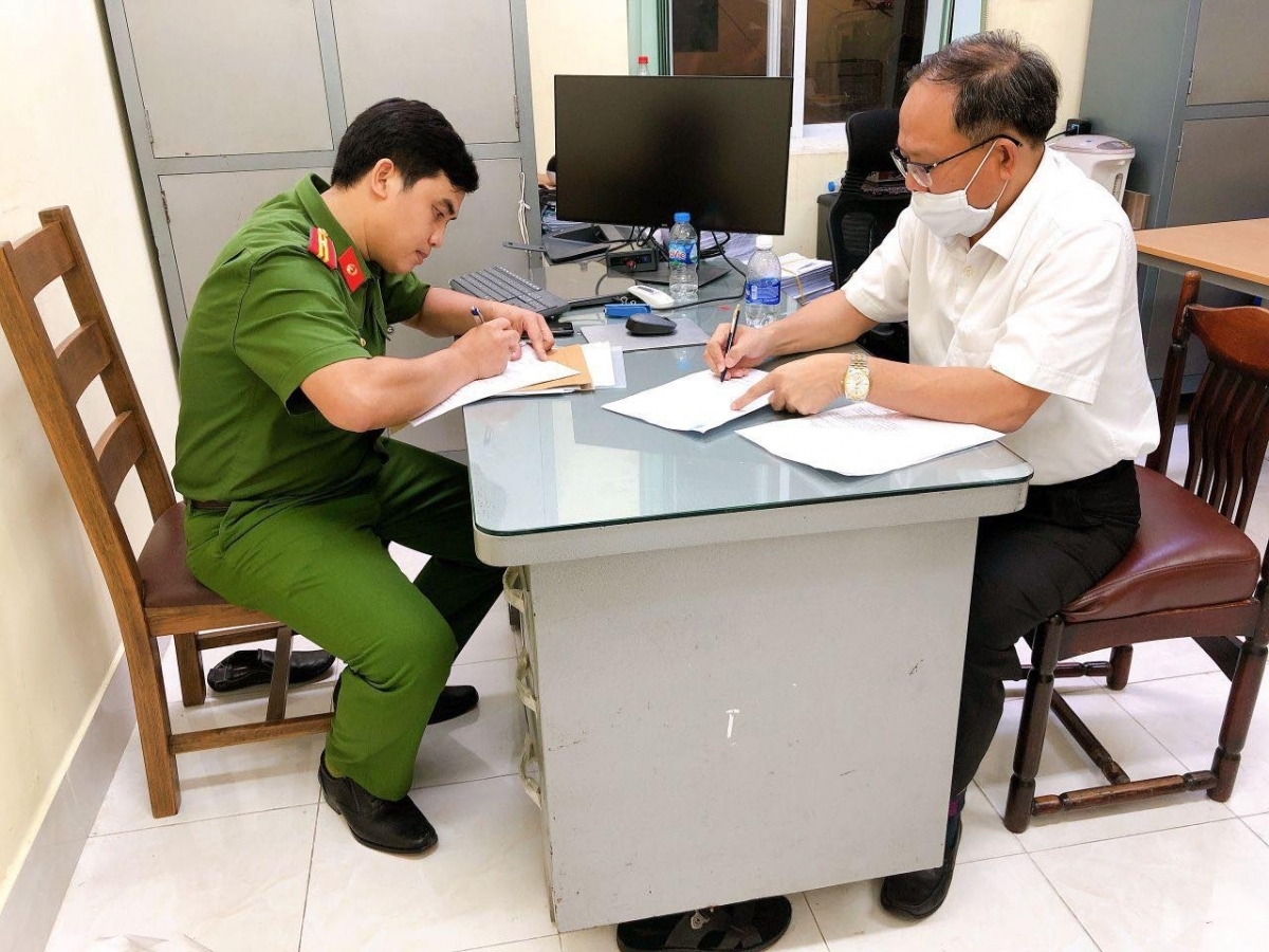 Ong Tat Thanh Cang Lam Viec Voi Co Quan Dieu Tra Trong Vu An Xay Ra Tai Cong Ty Sadeco 1