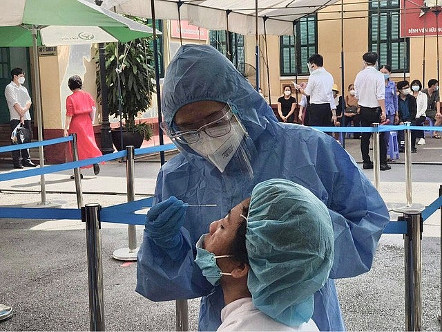 Tin Covid 19 Toi 310 Them 5376 Ca Mac Moi So Benh Nhan Khoi Lap Ky Luc Moi 28859 32 Ca Lien Quan Den Benh Vien Viet Duc