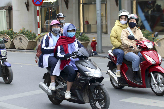 Người Hà Nội đón đợt Rét đậm đầu Mùa