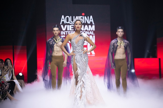 5. Hoa Hau Hhen Nie Quyen Ru Trong Dam Da Hoi Cua Ntk Hoang Hai 1