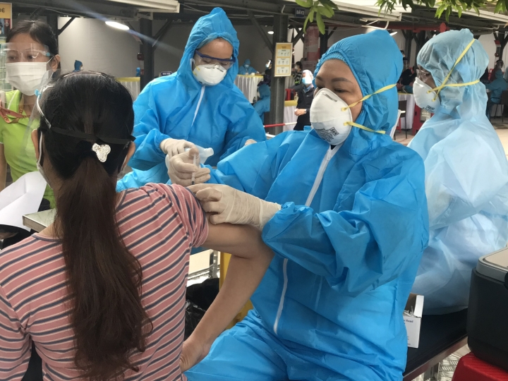 Giam Doc So Y Te Chiu Hoan Toan Trach Nhiem Neu De Vaccine Covid 19 Het Han 1