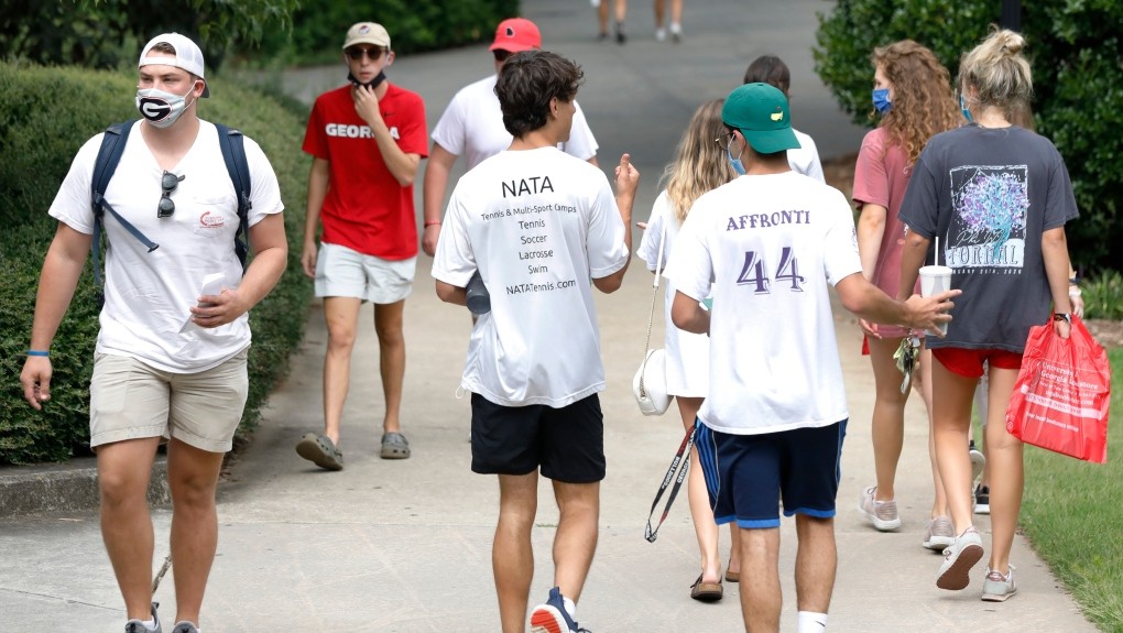 My Nhieu Dai Hoc Cao Dang Dung Truoc Nguy Co Pha San