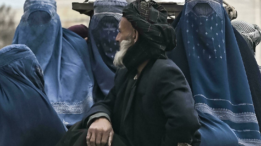 Tinh Hinh Afghanistan Phu Nu Khong The Di Qua 72km Neu Khong Co Nguoi Than La Nam Gioi Di Cung