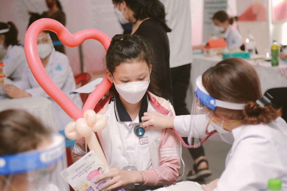 Bac Si Tham Kham Suc Khoe Tong Quat Cho Tre 2 1