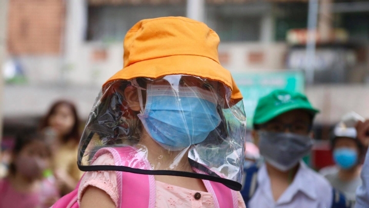 Be Mam Non Va Tieu Hoc Tro Lai Truong Phu Huynh Vua Mung Vua Lo 1 19292443 1