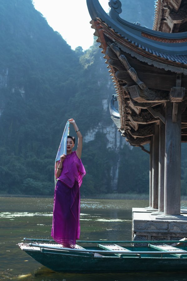  
Văn Mai Hương khoe nhan sắc ấn tượng trong bộ ảnh đầu năm.