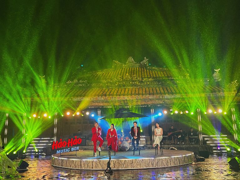 Ca Si Hoa Minzy Trinh Thang Binh Anh Tu .jpg