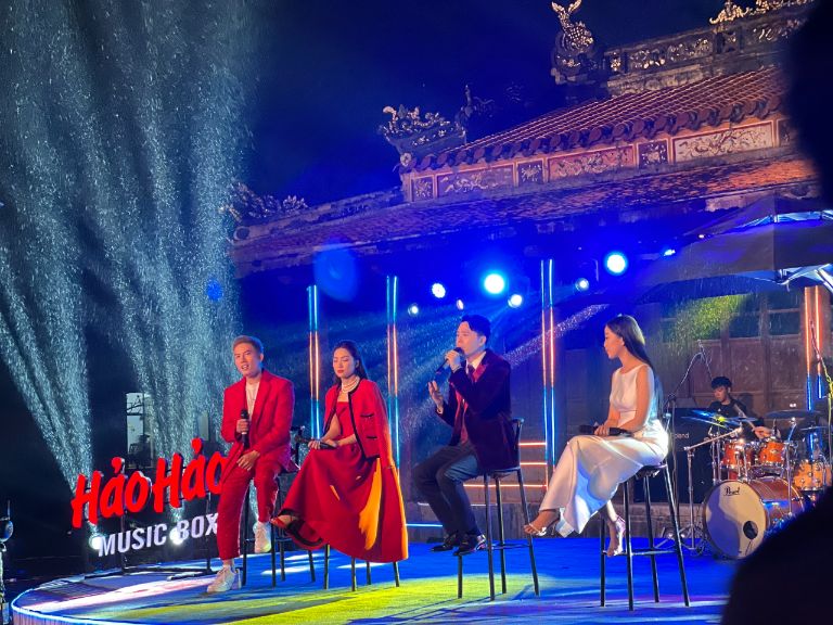 Ca Si Hoa Minzy Trinh Thang Binh Anh Tu 