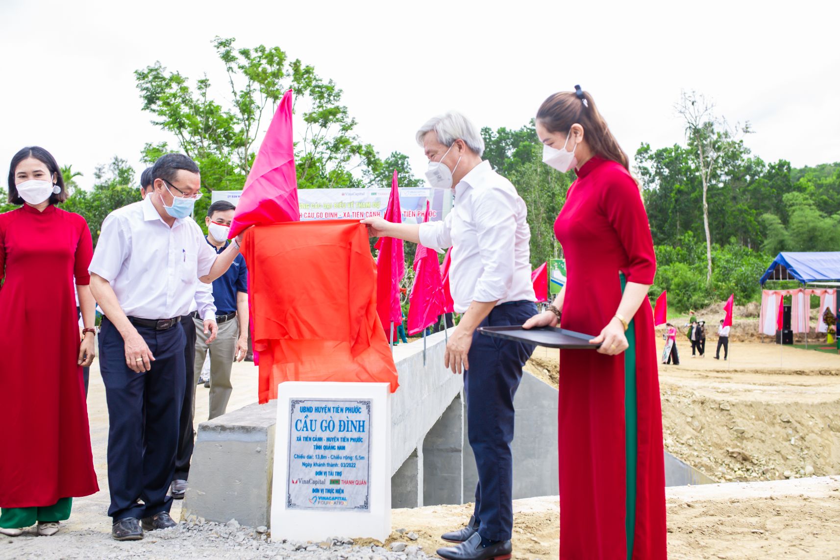 Ông Trầm Quế Hương Và ông Don Lam Khánh Thành Biển Tên Cầu Gò Đình