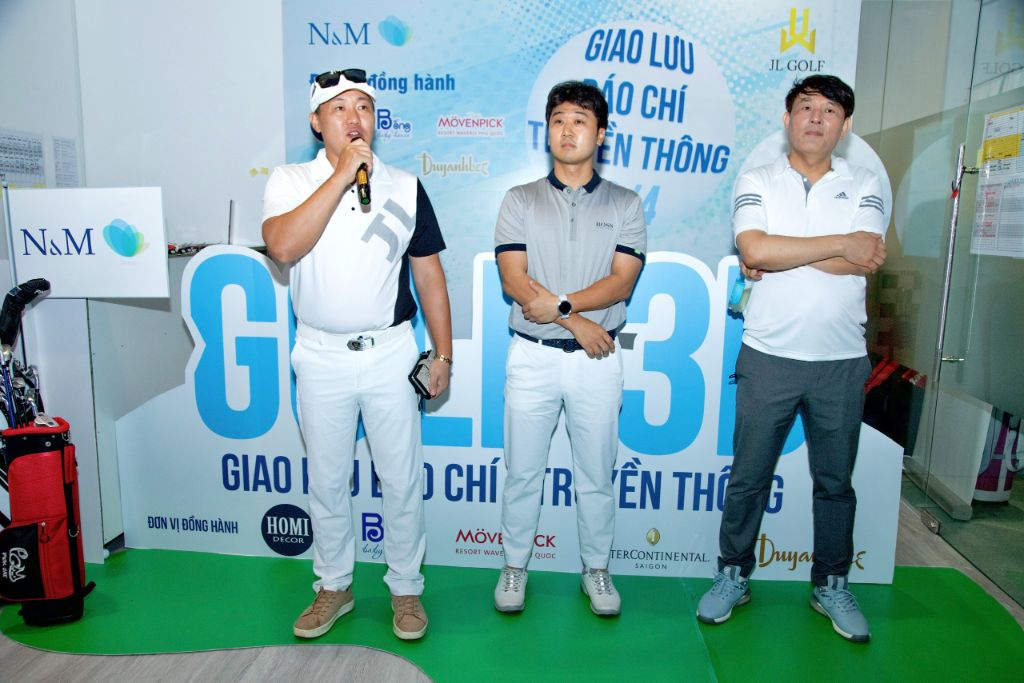 Dại Diện Jl Golf Việt Nam Nm Việt Nam Và Jl Golf Quận 2 Chia Sẻ Với Phóng Viên Báo Chí