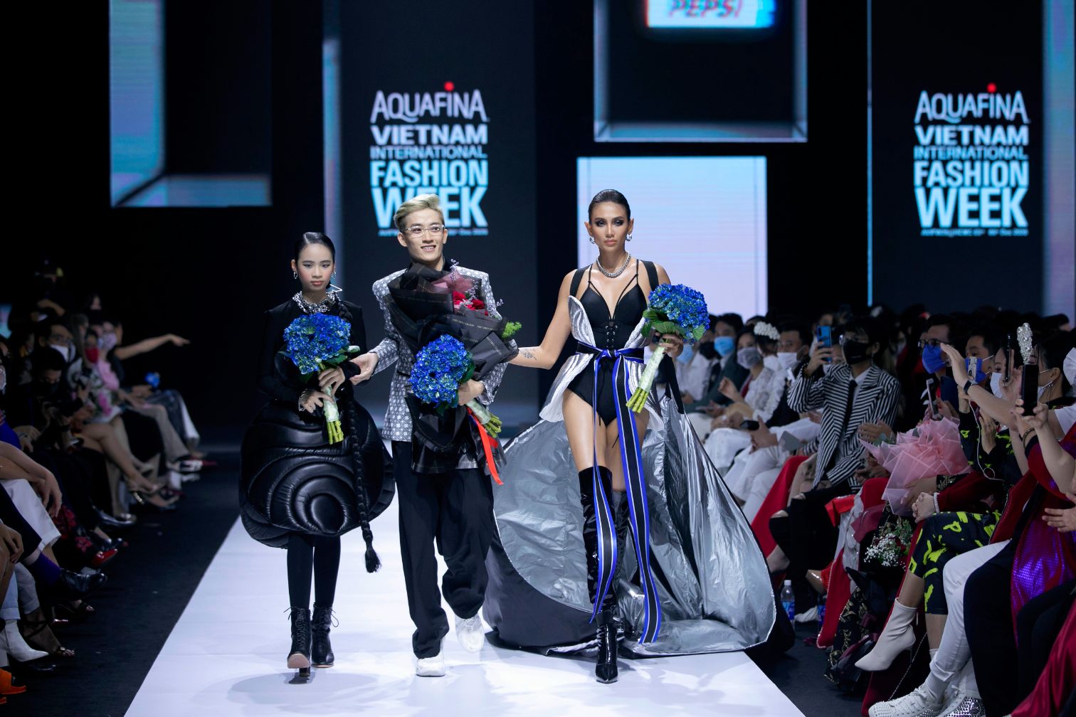 14. Aquafina Vietnam International Fashion Week Ss 2022 Dã Quay Trở Lại Với Thông Diệp Refashion Dầy Mạnh Mẽ 1
