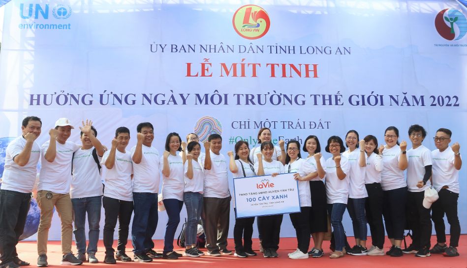 La Vie Tặng 100 Cây Xanh Dến Huyện Tân Trụ Tỉnh Long An. 1