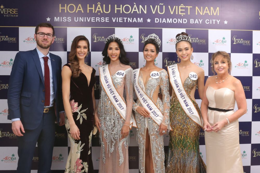 Muvn Paula Shugart Chu Tich Miss Universe2