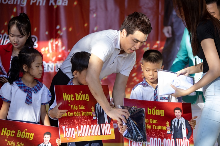 Hoang Phi Kha Ve Hue206