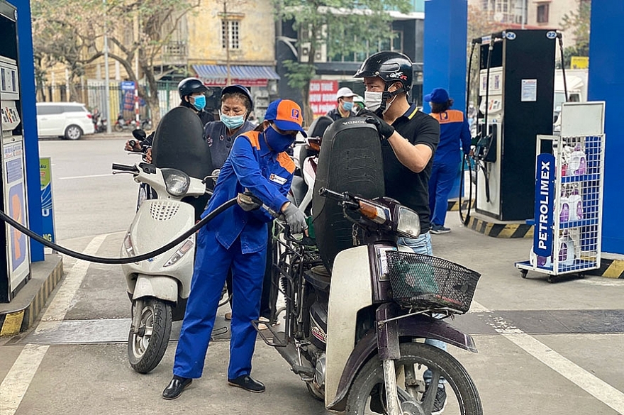 Gia Xang Dau Dong Loat Tang Tro Lai Sau 3 Phien Giam 1