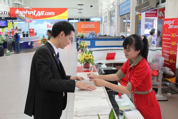 Lam Thu Tuc Di May Bay Vietjet Air