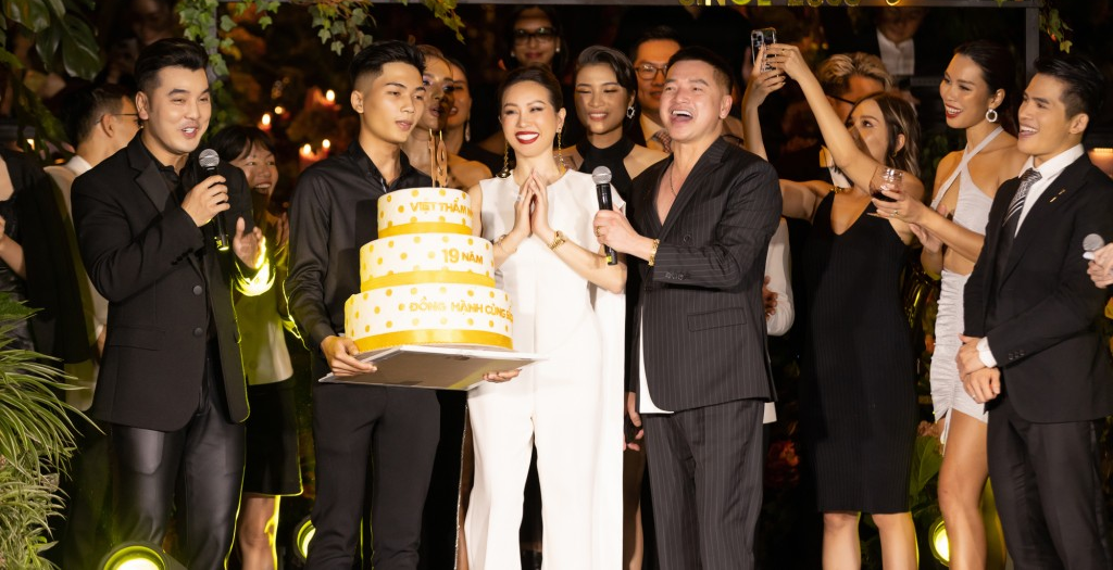 27c8c2b63bce18d3383941df7e340e12