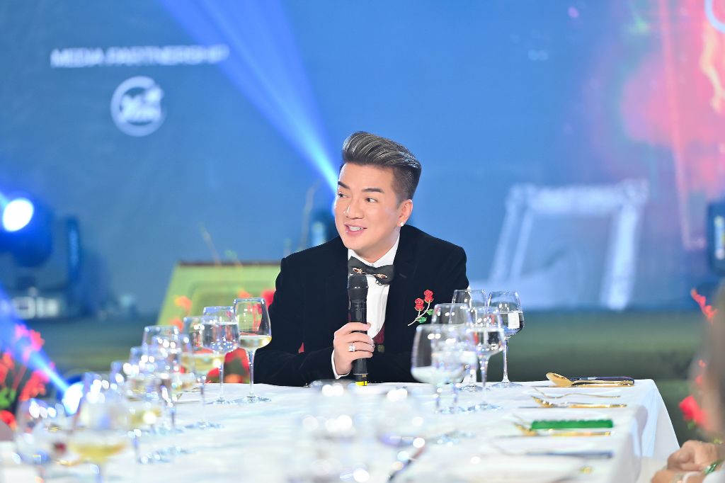 Dam Vinh Hung The Portrait 2911 1 1