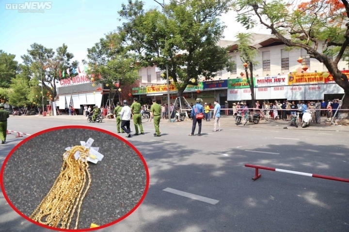 Can Bo Trai Giam Vac Sung Ak Cuop Vang Chu Tiem Bao Mat So Vang Tri Gia 12 Ty 2