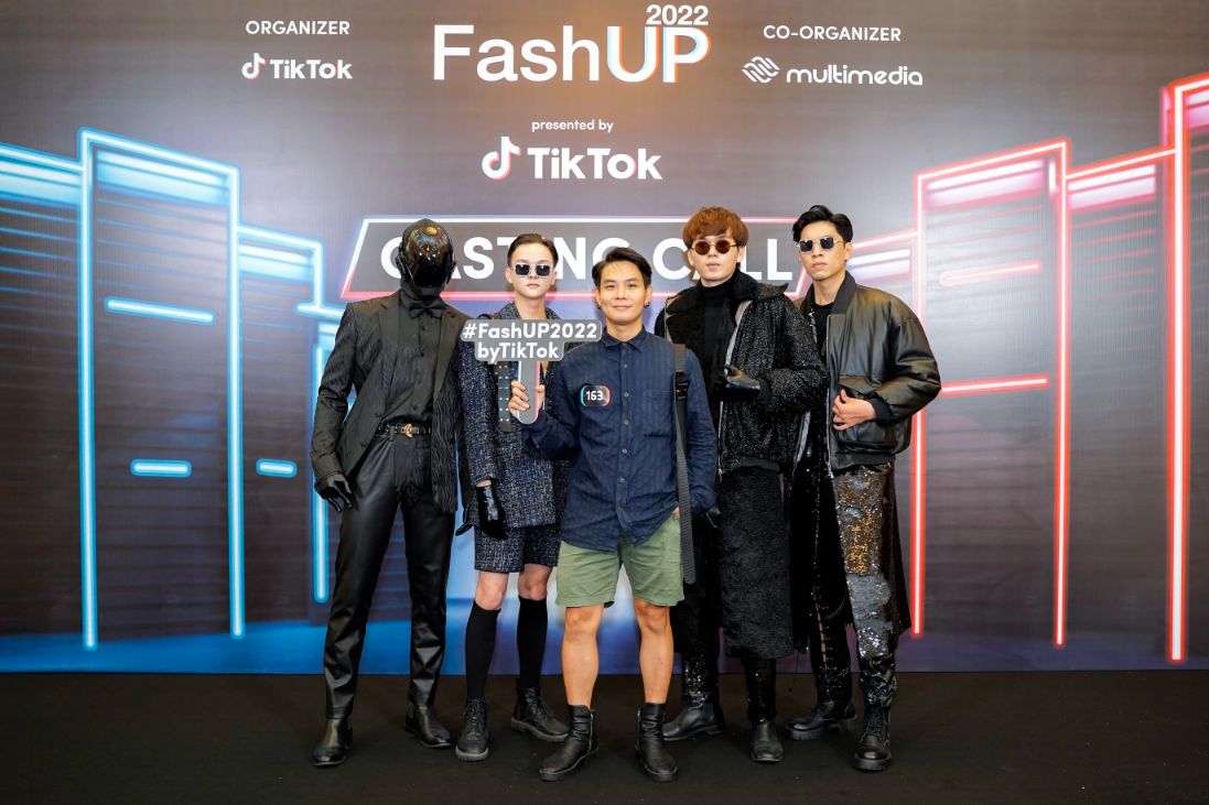 7. Nhà Thiết Kế Vương Khang @studiokwang92 Vô Cùng Dầu Tư Khi Mang Tới 4 Người Mẫu Trình Diễn Trang Phục Của Mình 1