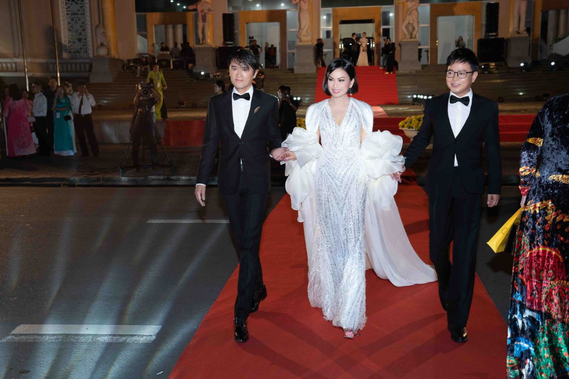 Ca Sĩ Hà Phương Cùng Ca Sĩ Trần Sang Và Diễn Viên Thái San Trên Thảm Dỏ Cánh Diều Vàng 2 1