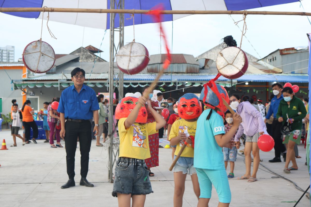 Các Em Nhỏ Vui Chơi Tại Sự Kiện 6 1 1