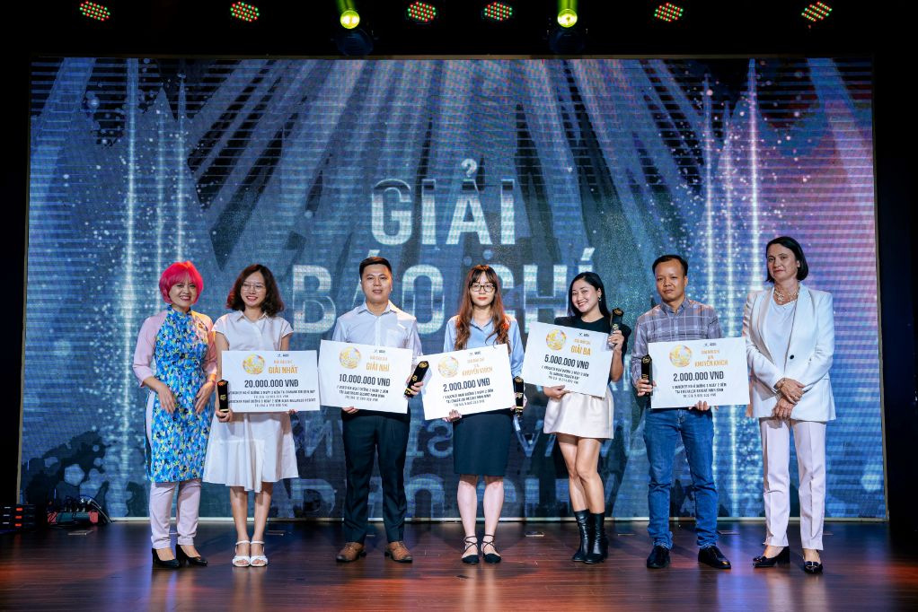 Các Nhà Báo Nhận Giải Thưởng Giải Báo Chí Views Awards 2022 2