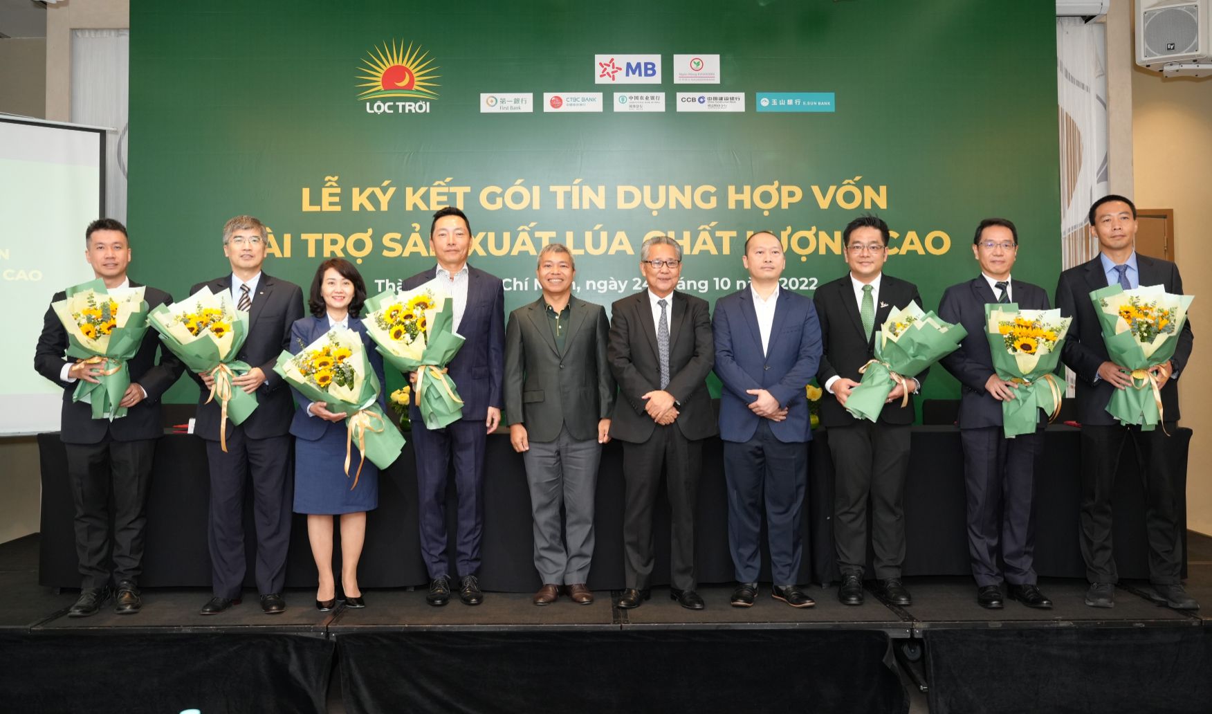 Lộc Trời Lễ Ký Kết Gói Tín Dụng Hợp Vốn 3 2 1