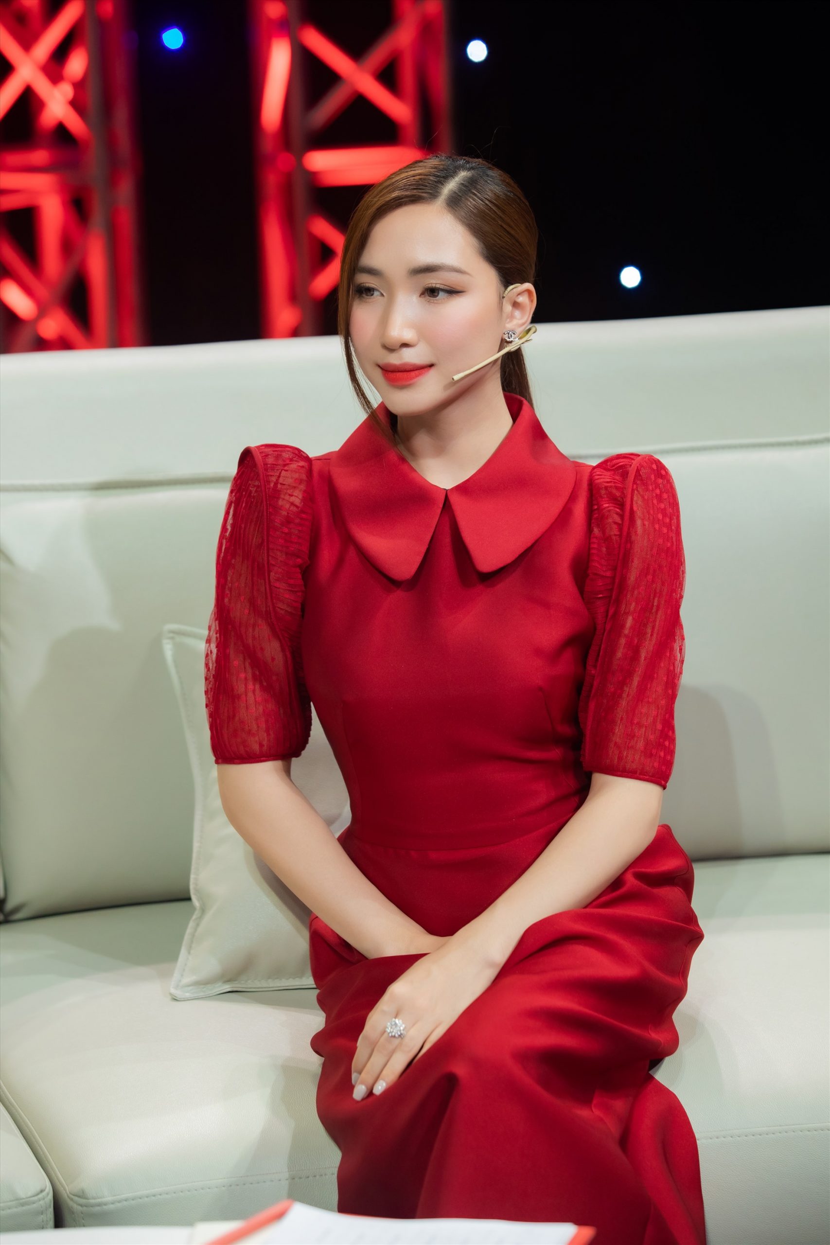 Show Truyen Hinh Guong Mat Than Quen Tro Lai Cong Bo Hoa Minzy La Giam Khao Dau Tien 2