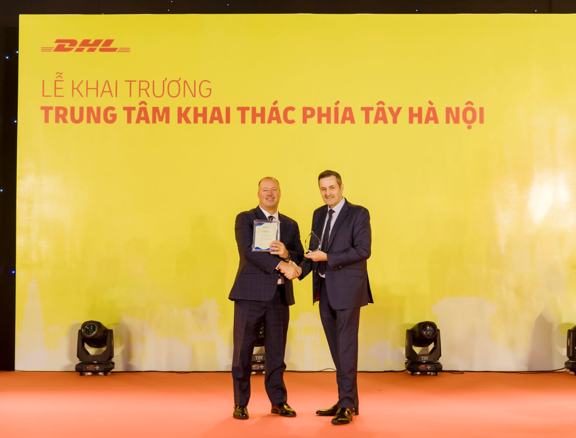 Travis Cobb Evp Global Network Operations Aviation Dhl Express On The Left Received 100th Tapa A Certificate In Apec From Tapa Apac Chairman 2 1