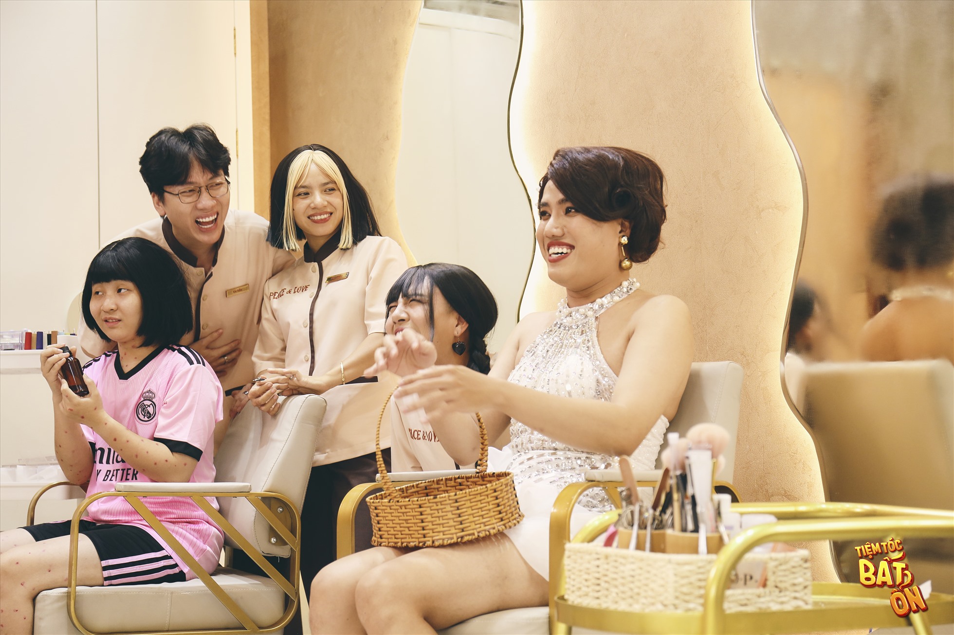 Cang Den Tap Cuoi Lai Cang Lay Dich Thi La Sitcom Tiem Toc Bat On Cua Duy Khanh 2