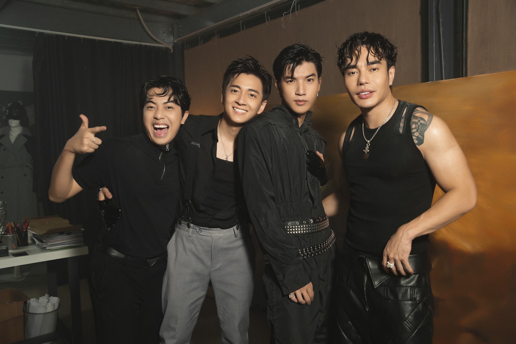 Hau Truong Mv Tat Ca Dung Im 2 1668747540