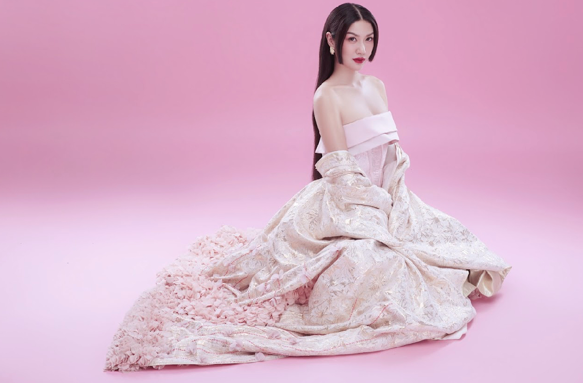 Thuy Van Ra Mat Mv Trai Tim Yeu Duoi Co Gay Tranh Cai Nhu Mv Debut 2