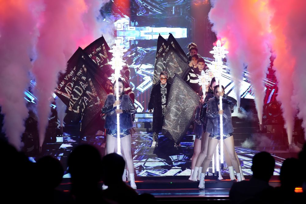 Dam Vinh Hung The Portrait Ha Long 7